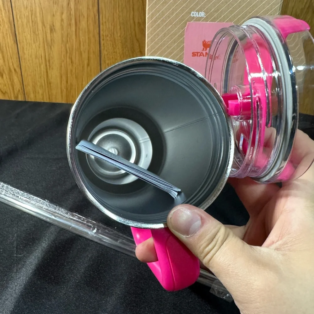 Stanley Pink Quencher H2.0 Tumbler‎ with Straw 40 ox NEW
